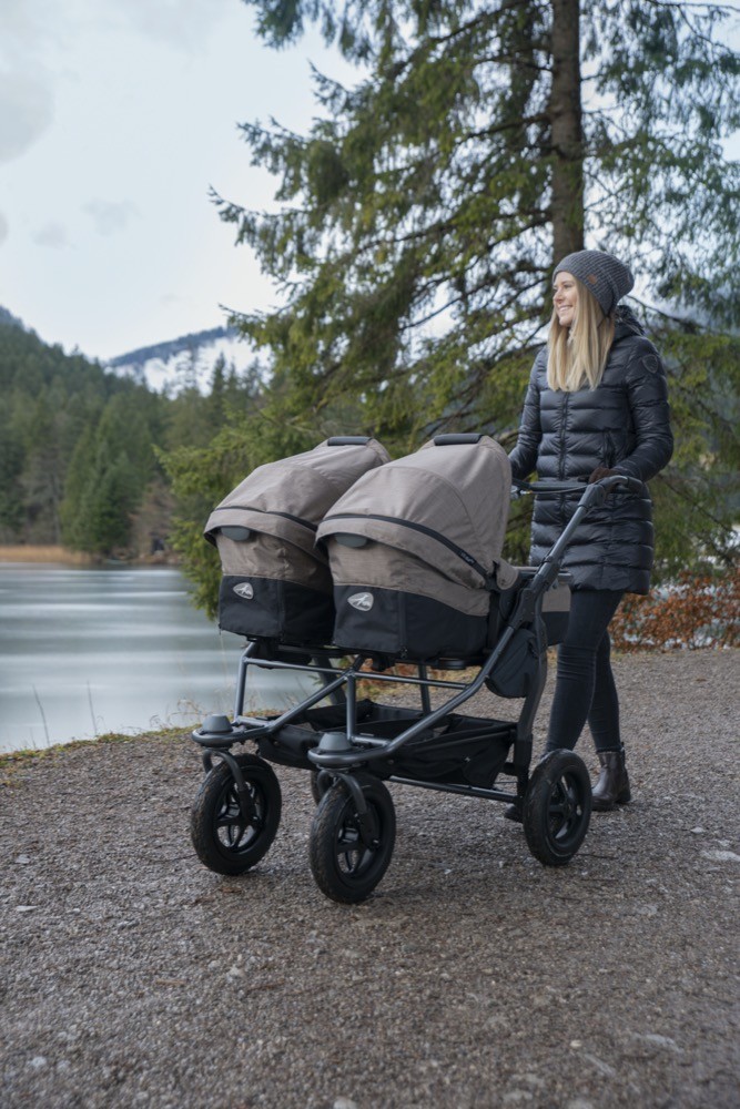 Der tfk Kombikinderwagen in der Ausführung duo: Für aktive Eltern mit zwei Kindern.