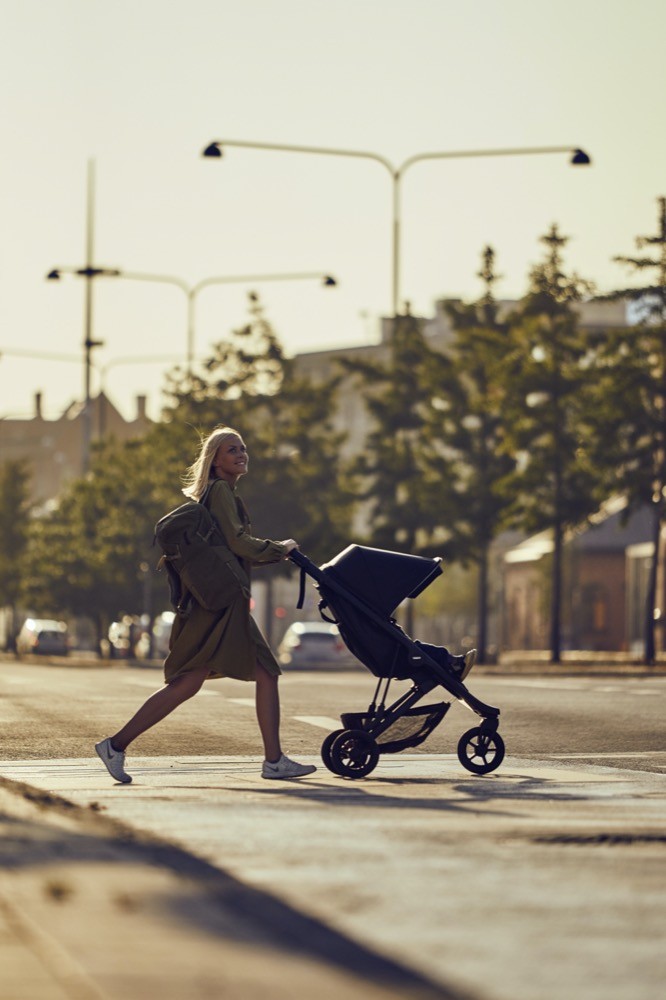 Sportlich unterwegs: Ob in der Stadt oder auf dem Land – junge Eltern wollen einen Kinderwagen, der sich auch zum Sport eignet. Anbieter wie Thule bieten kluge Allrounder.