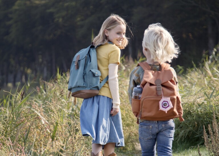 Die neuen Kinderrucksäcke von Sebra werden aus recyycelten PET-Fasern von rund 20 alten Flaschen hergestellt.