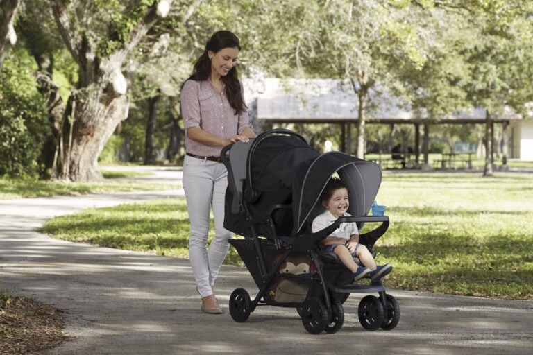 Geschwisterwagen "Stadium Duo" von Graco in der neuen Farbe Titanium.