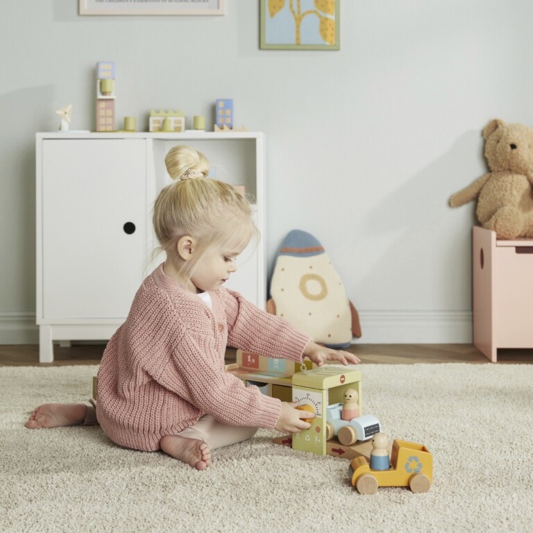 Die Recycling-Station "Aiden" von Kids Concept bietet viel Spielspaß rund um das Thema Nachhaltigkeit.