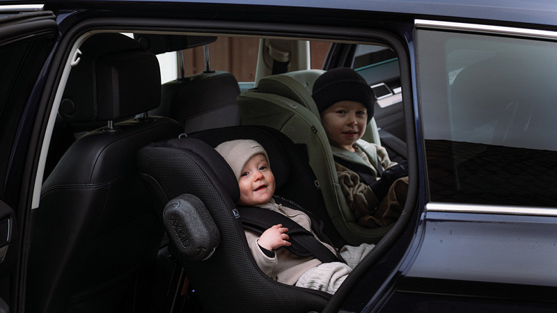 Sicher nach hinten - Axkid bringt neuen Kindersitz auf den Markt