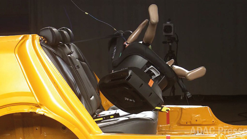 ADAC warnt vor White-Label-Kindersitzen