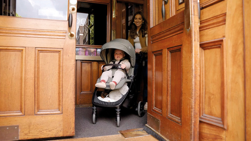 Mit "Valora" von Joie urban unterwegs – ein Kinderwagenkonzept für kleine Räume und große Wege