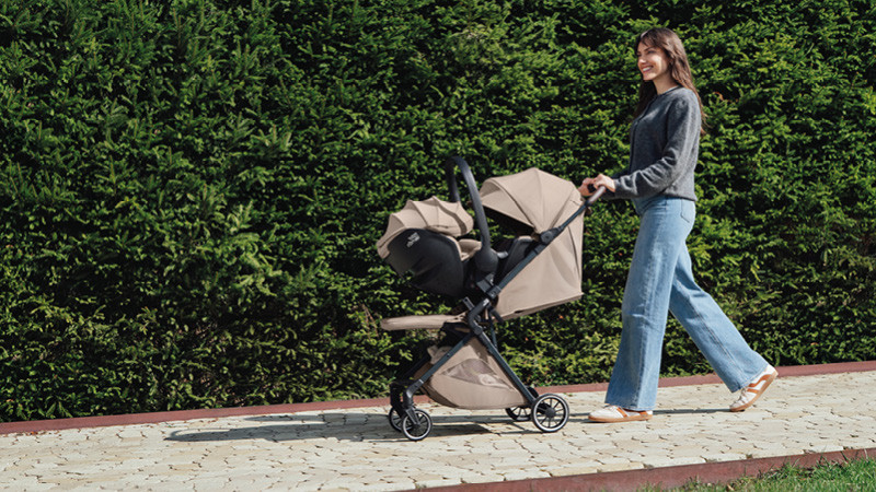Sicher unterwegs von Anfang an: Mobilitätslösungen von Britax Römer. Hier der Buggy "Tira"