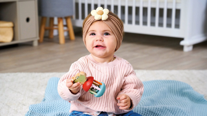 Erste Sinneserfahrungen aus nachhaltiger Hand - Neues Babyspielzeug von Eichhorn