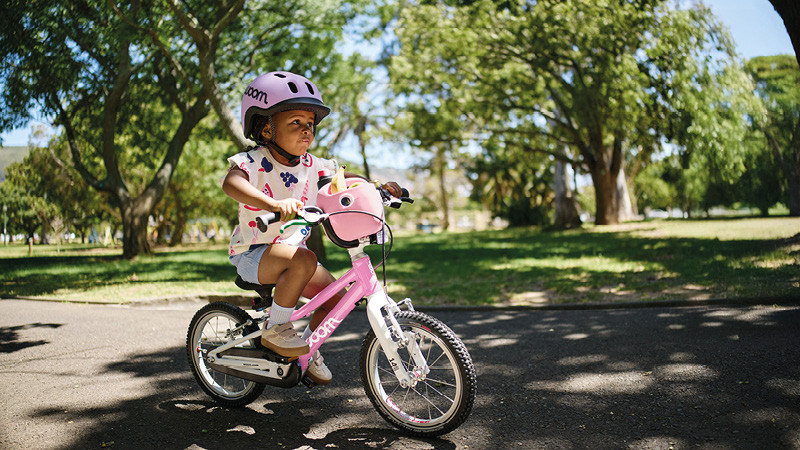 Leicht, sicher, pink – woom bleibt das Maß bei Kinderfahrrädern